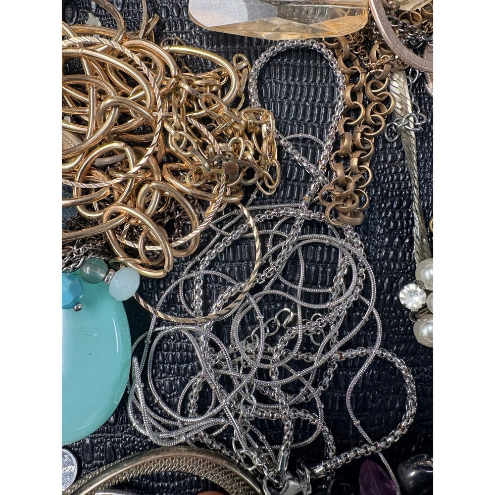 Mixed Fashion Jewelry Lot Wearable to Craft Pieces 3lb 4oz - Picture 5 of 13
